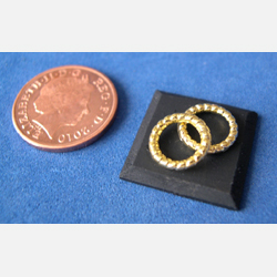 Display Square with 2 round "Gold" Bracelets
